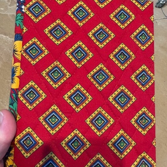 New Vera Bradley Villa Red 4x6 Double Quilted Freestanding Picture Photo Frame - Picture 4 of 6